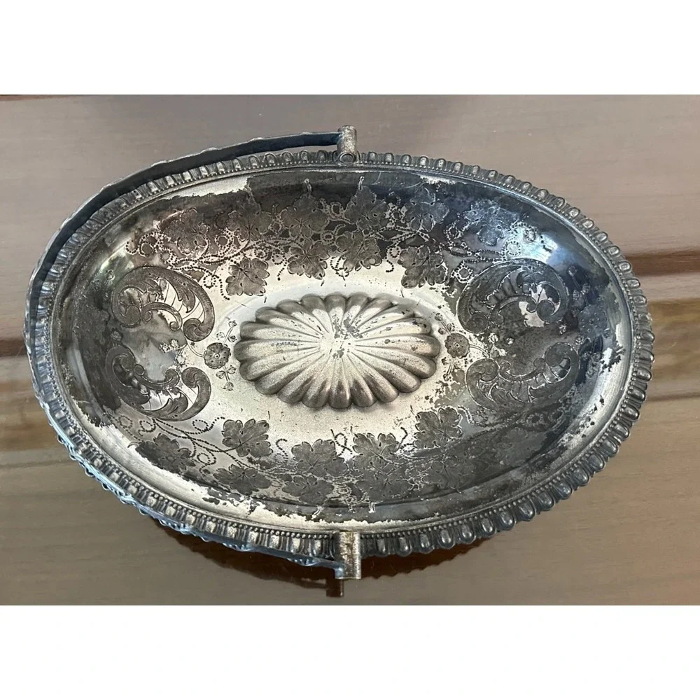 1865 Meriden Britanic Co‎ Silverplate Floral Bridal Fruit Basket Bowl Handle